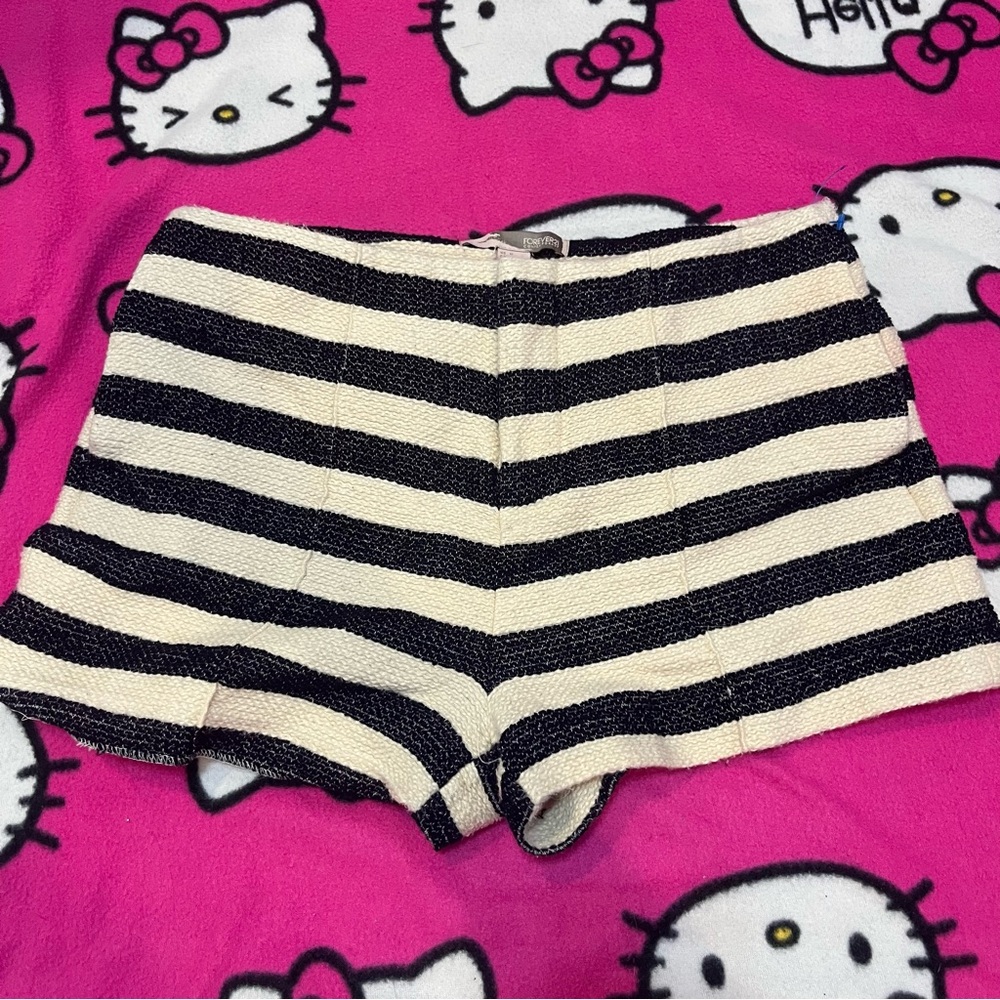 Vintage F21 black & white striped knitted high waisted shorts